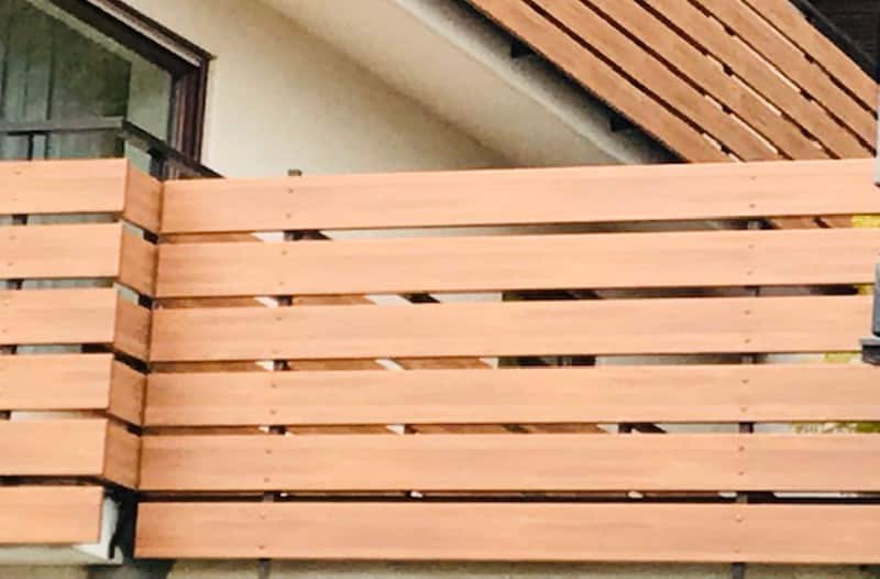 Balkongeländer aus Stahl und Werzalit